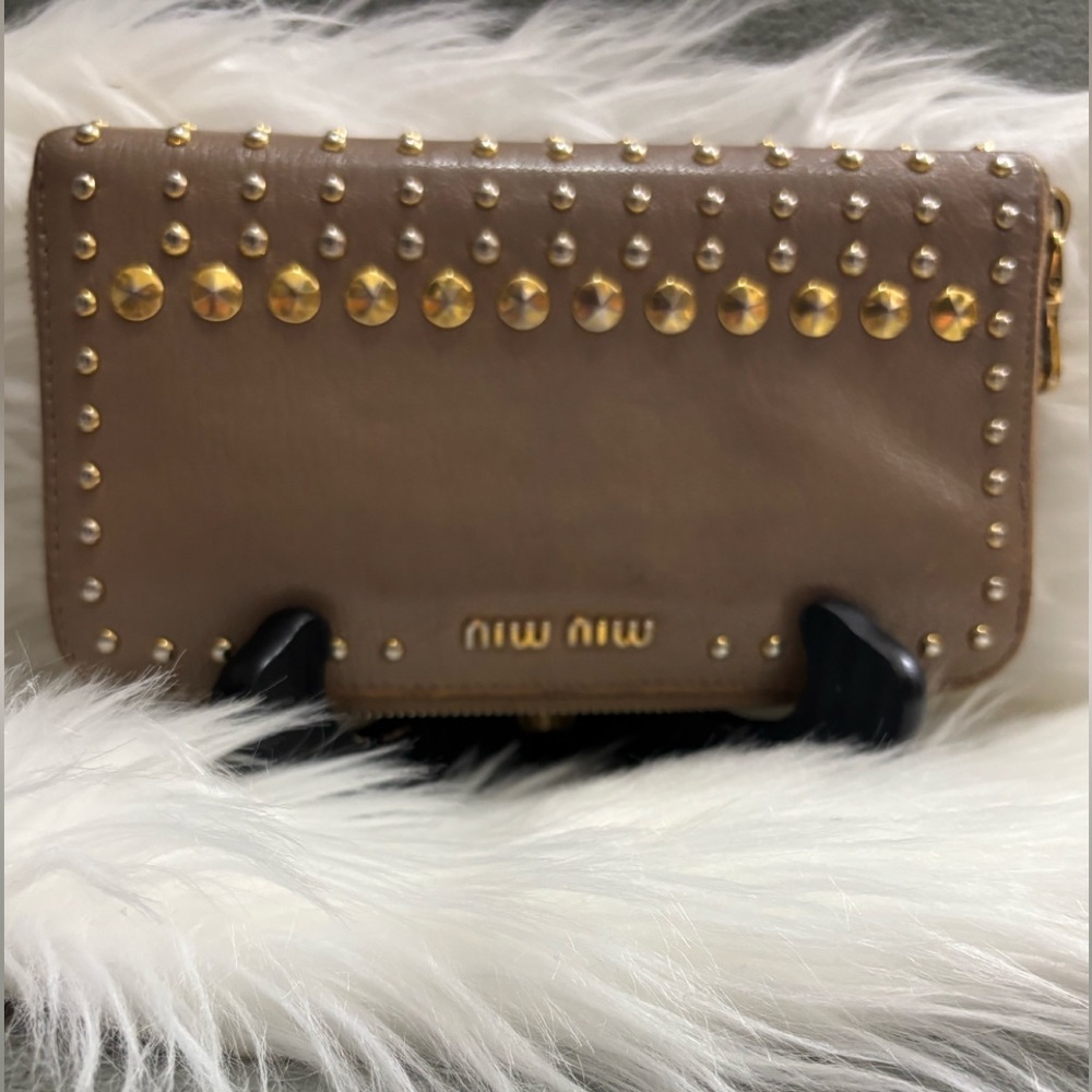 MIU MIU ZIPPY WALLET
